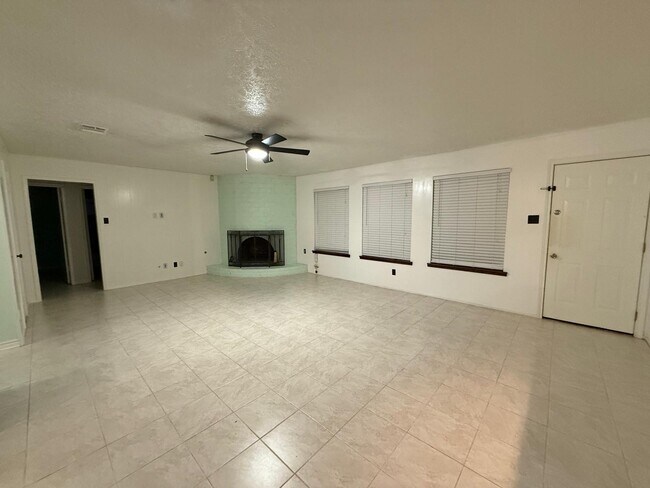 Building Photo - 9826 Sagewell Dr