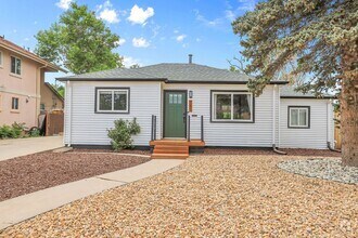 Building Photo - Modern and cozy 3 bedroom, 2 bath home