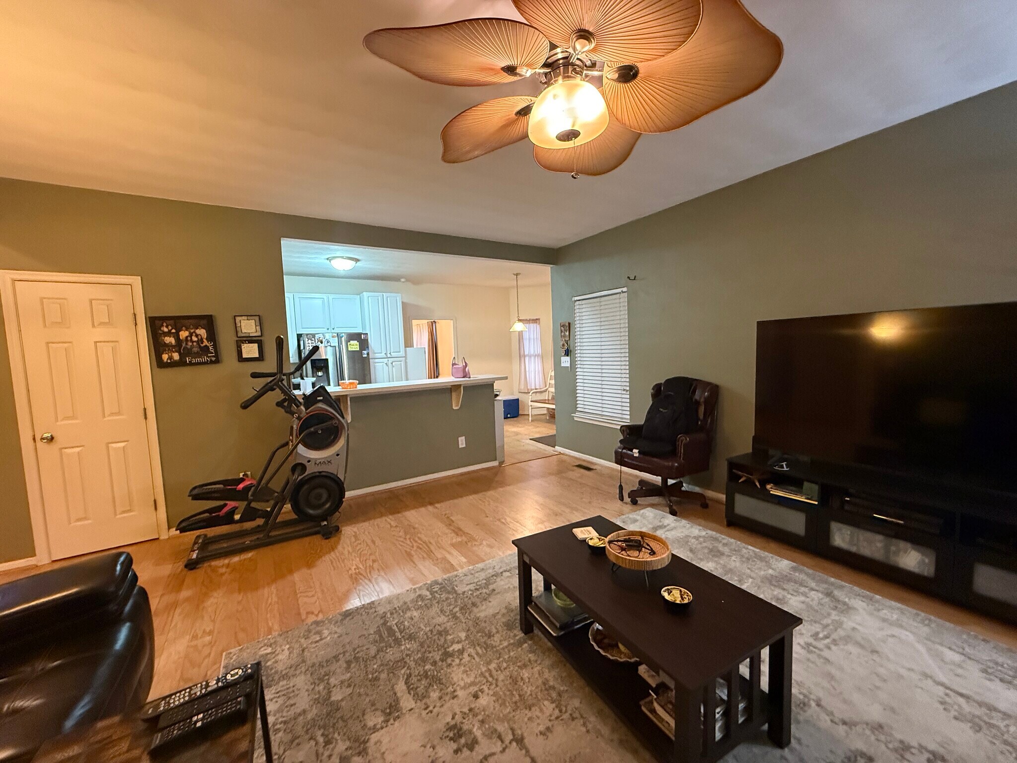 Family room 5K - 1308 Crosswood Ln