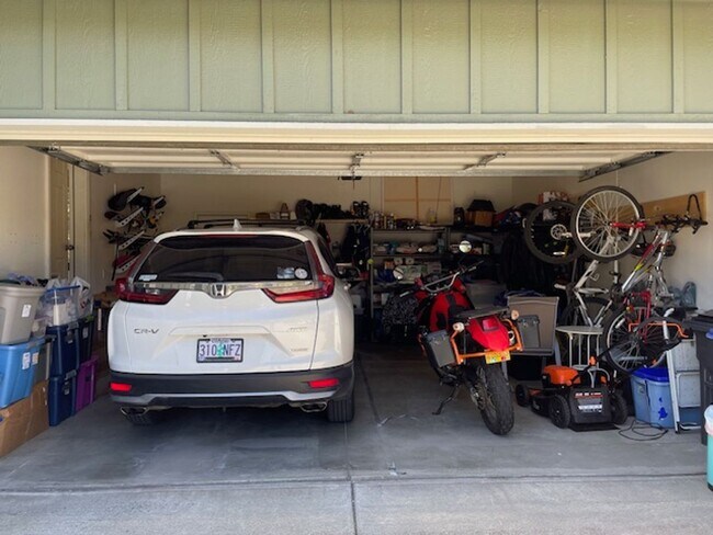 Building Photo - Cute Home in SW Bend