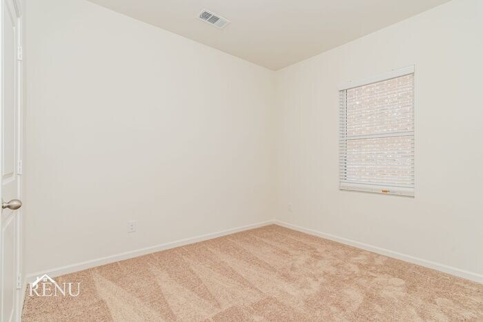 Building Photo - 512 London Dr