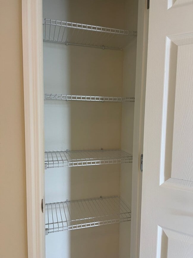 Building Photo - 2 bedroom, 2 bathroom attached villa home ...