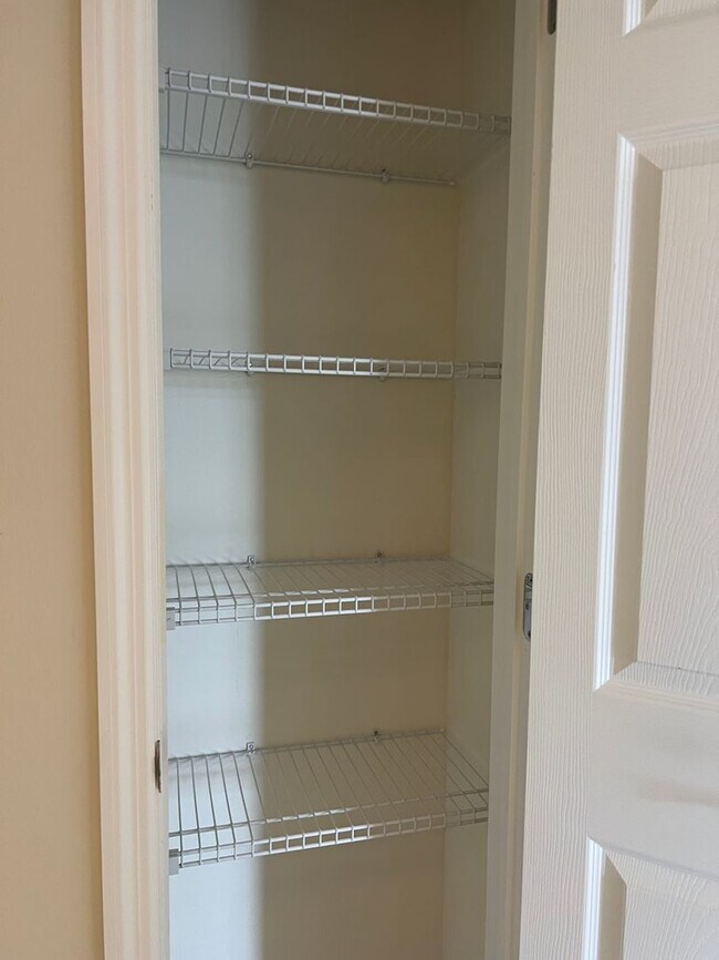 Building Photo - 2 bedroom, 2 bathroom attached villa home in Islandwalk!