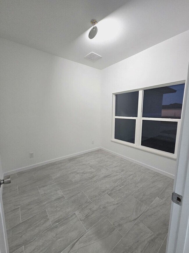 Building Photo - Brand-New 4BR/2BA Luxury Home with 2-Car Garage – Desirable 33971 Location