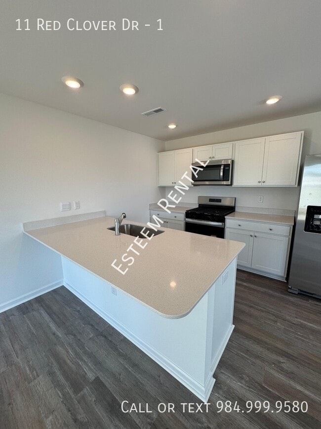 Building Photo - 11 Red Clover Dr