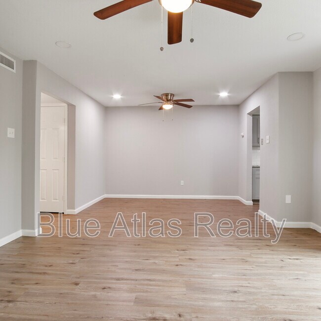 Building Photo - 412 Arborview Dr