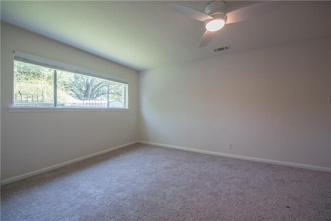 Building Photo - 2902 Silverleaf Dr