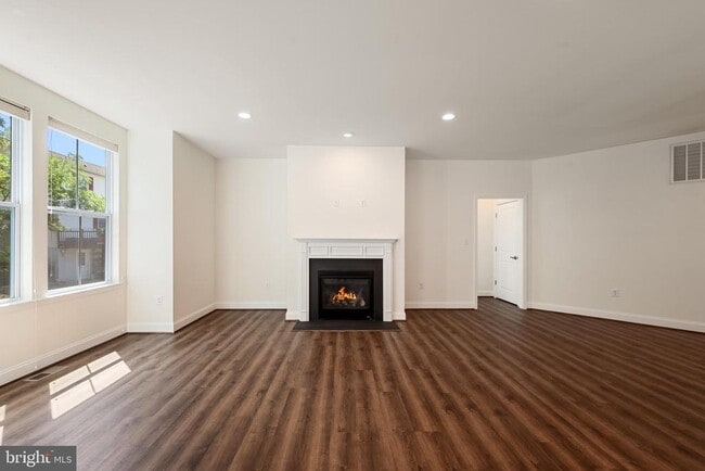 Building Photo - 105 Amberfield Ct