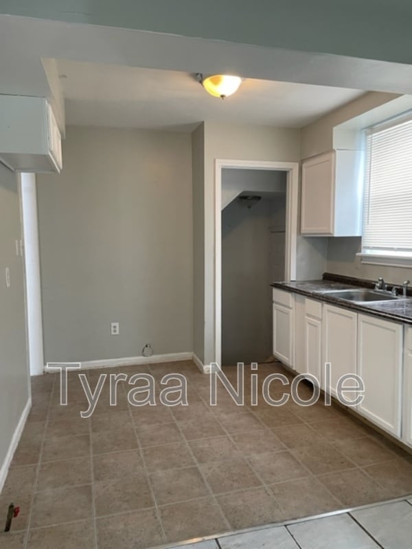 Building Photo - 9936 Montrose St