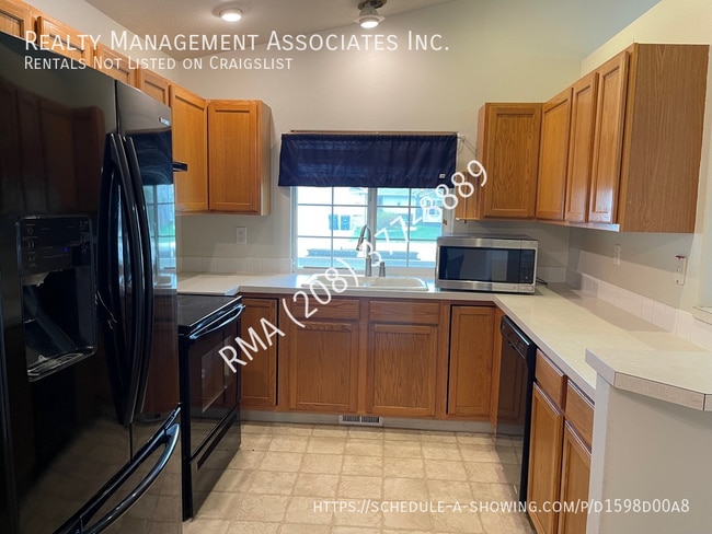 Building Photo - 623 E Woodbury Dr