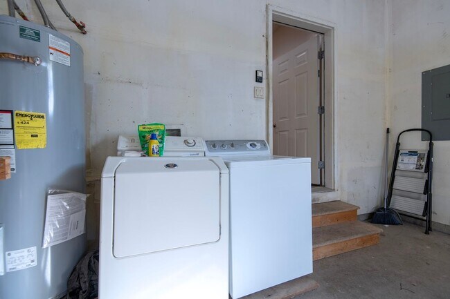 Building Photo - Fully Furnished 2 BR Townhouse in Driggs with Attached Garage
