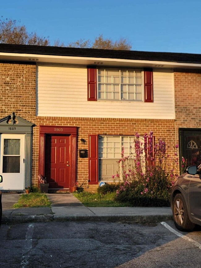 Primary Photo - 1805 Tall Pines Cir
