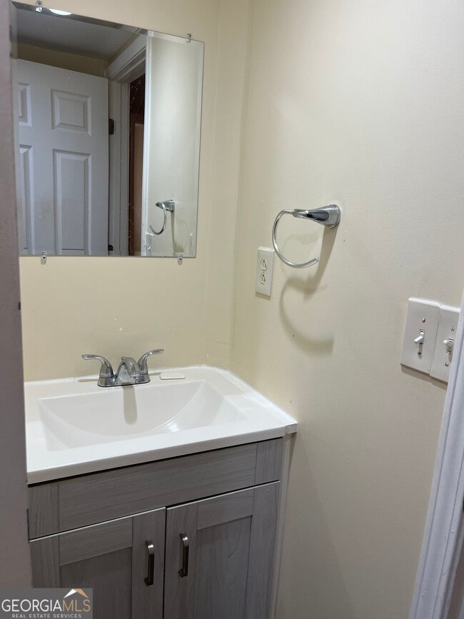 Building Photo - 416 Barbashela Dr