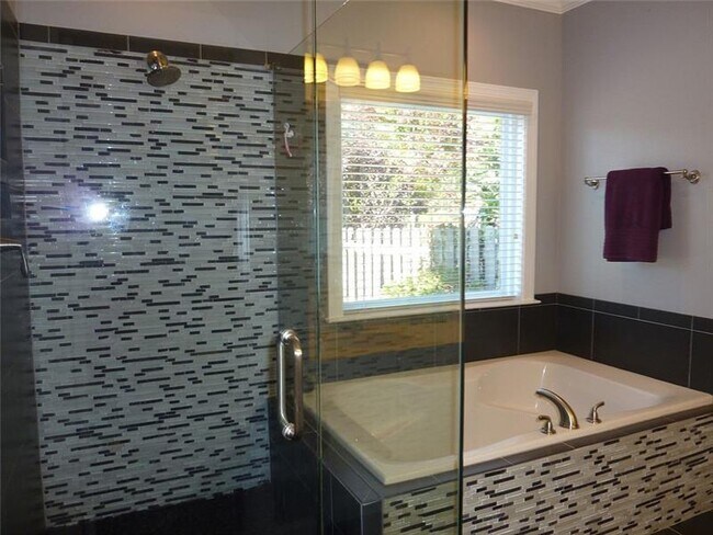 Building Photo - 3330 Gables Ct