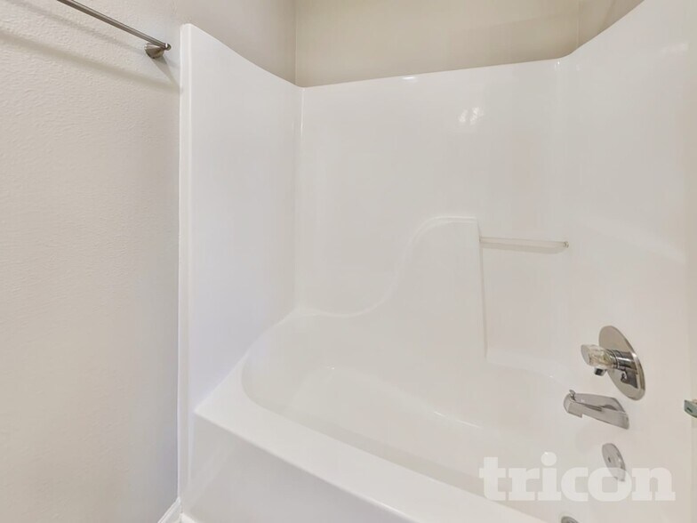 Building Photo - 5314 Cliff Ridge Dr