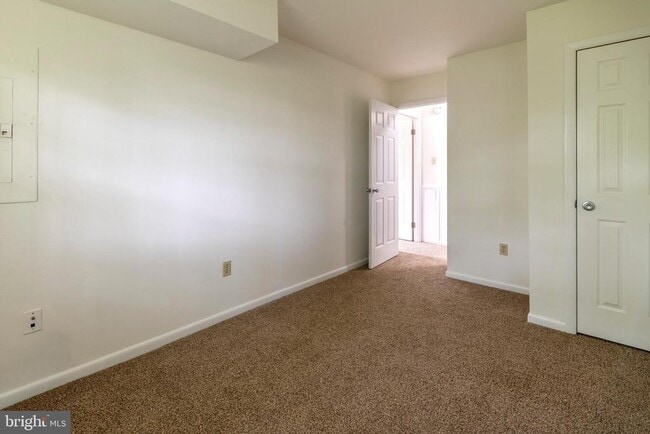 Building Photo - 3324 Valley Dr