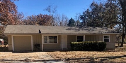 Building Photo - 8717 S Vandalia Ave