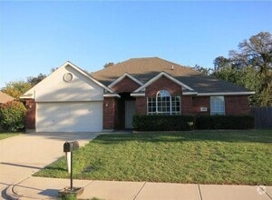 Building Photo - 3807 Woodside Dr
