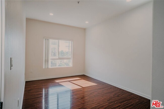 Building Photo - 12132 Hart St