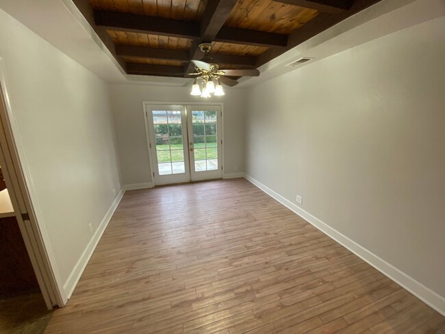 Building Photo - Beautiful home for rent in Visalia