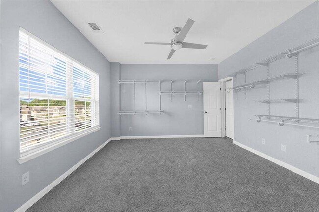 Building Photo - 5435 Mirror Lake Dr