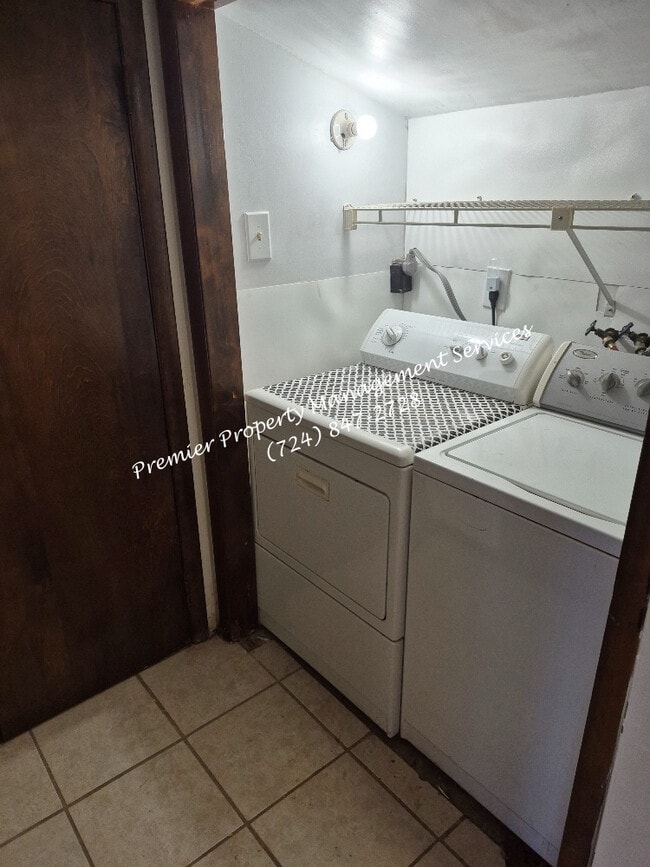 Building Photo - 451 Maplewood Ave