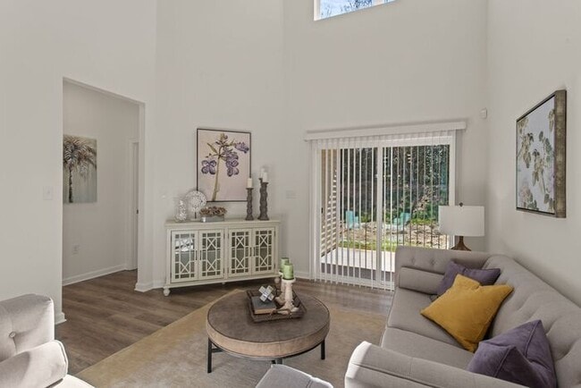 Building Photo - Limited Time Offer: First Full Month Rent-...