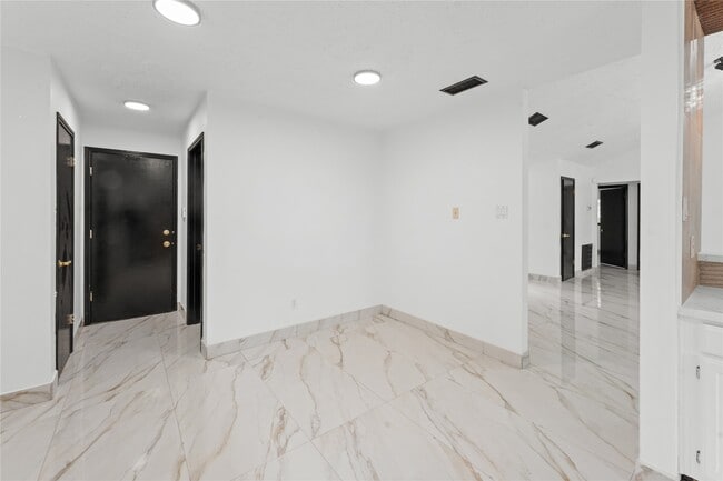 Building Photo - 2610 Hollymist Dr