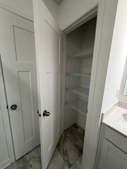 Building Photo - 10604 Heron Ave S