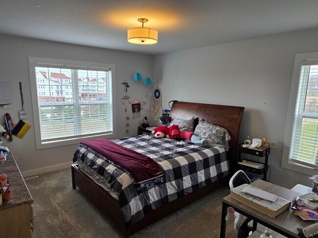 Building Photo - W239N3777 River Birch Ct