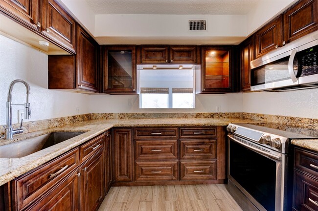 Building Photo - 2137 Casa Rio Cir