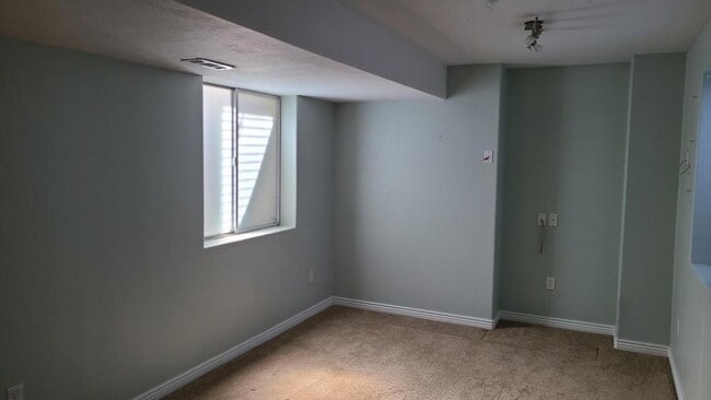 Building Photo - 818 S Terry St