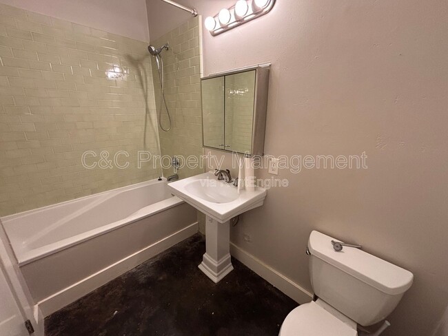 Building Photo - 3214 Ettie St