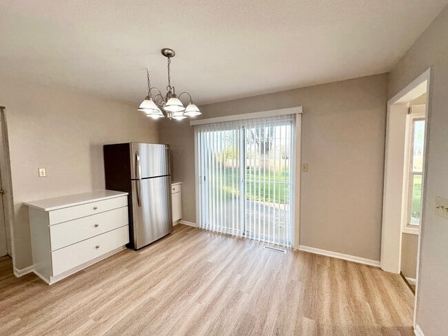 Building Photo - 3003 Killarney Dr