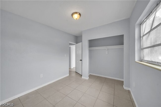 Building Photo - 1527 Gardenia Ave