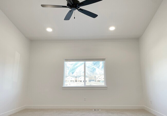 Building Photo - 1599 N 1870 E