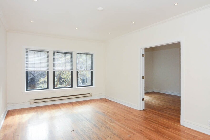 Building Photo - 846 W Cornelia Ave