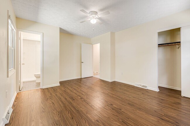 Building Photo - Lovely, Remodeled 3-Bedroom Home in West Asheville with Fenced-In Yard (6 or 12 Month Lease Options)