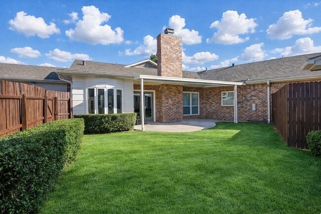 Building Photo - 4301 Bellaire Dr S