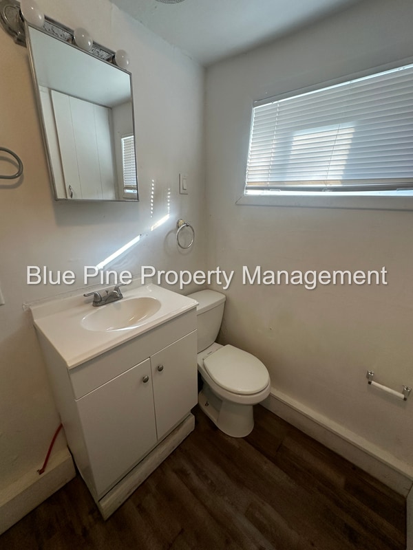 Building Photo - 654 North Boulevard