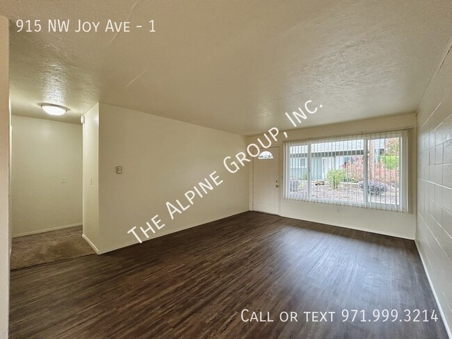 Building Photo - Single Level, 2 Bedroom by Cornell/NW Murr...