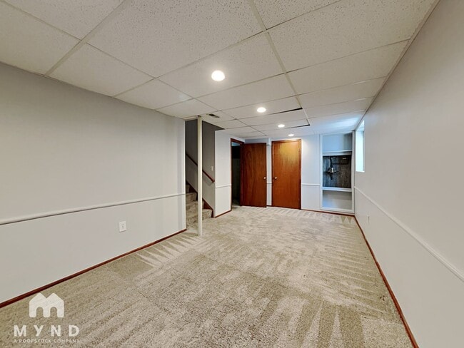 Building Photo - 2304 S Gray Dr