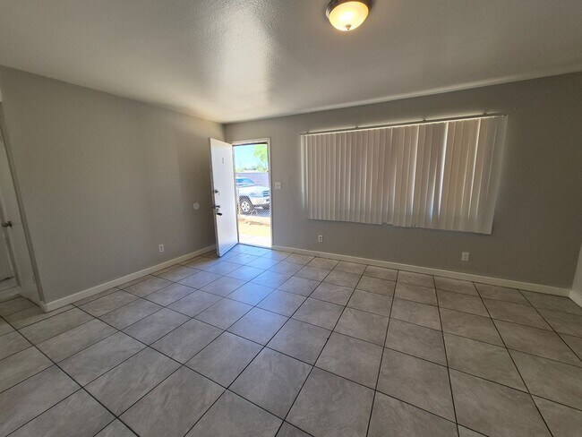 Building Photo - 122