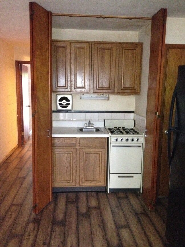 Building Photo - 1BR/1BA Unit in Great Location Close to Downtown & Schools! AVAIL. AUG 1, 2026