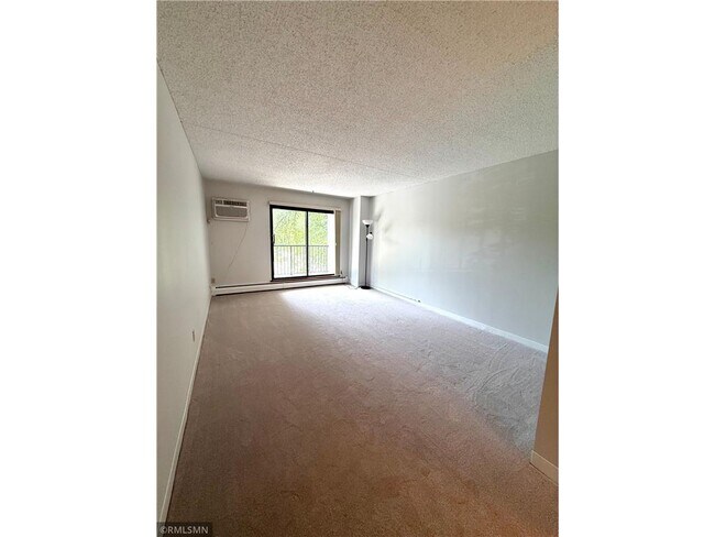 Building Photo - 10511 Cedar Lk Rd S