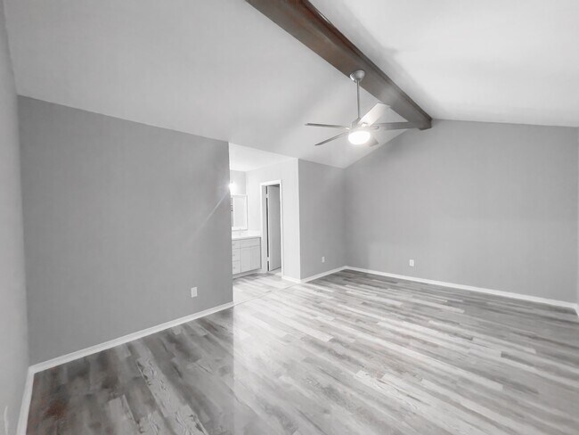 Building Photo - 8818 Grape St