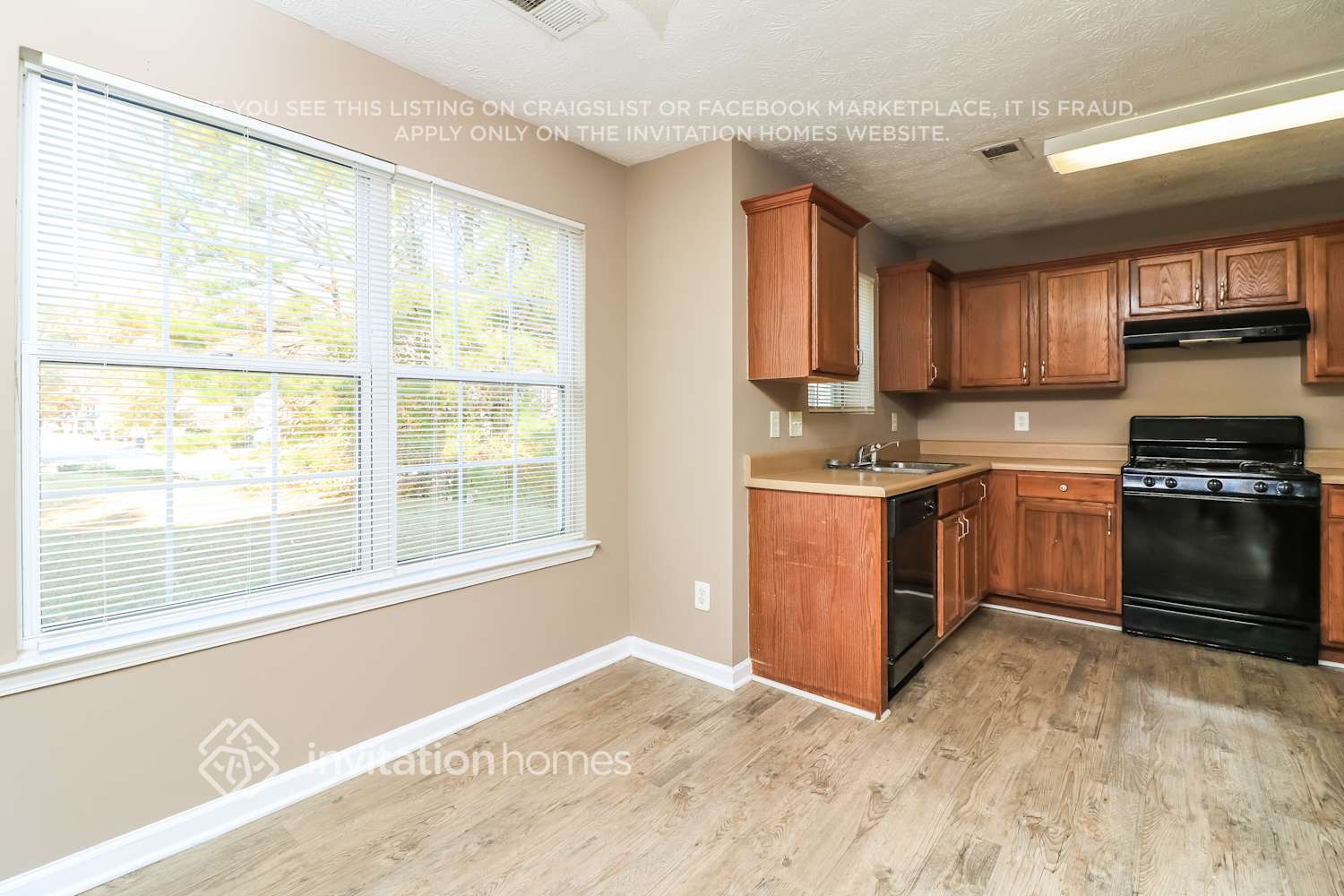 Building Photo - 8320 Somerset Way