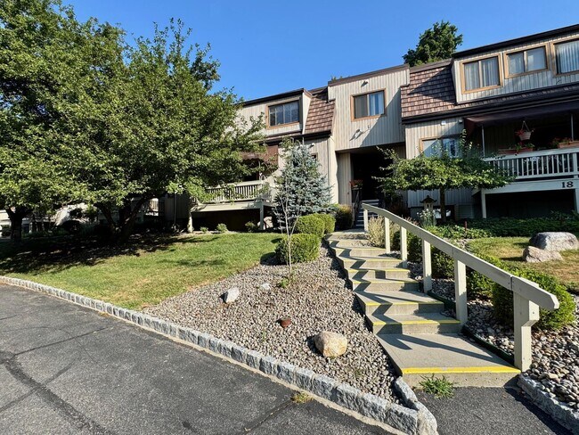 Building Photo - 34 Sycamore Dr