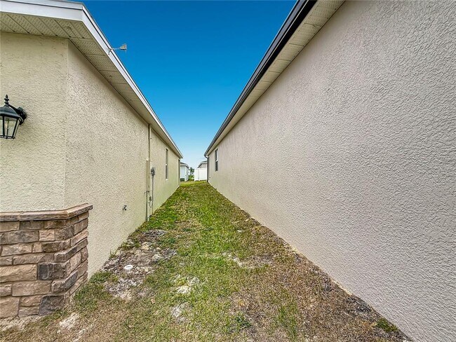 Building Photo - 418 Quayside Ave