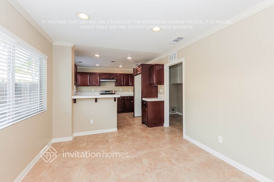 Building Photo - 40627 Cartier St